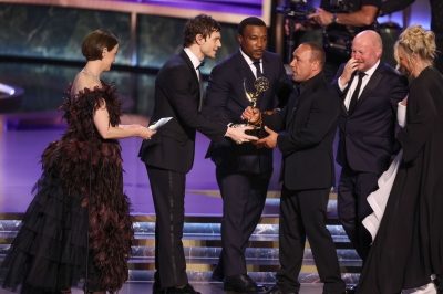 14-09-77th-Emmy-Awards-Show-12.jpg