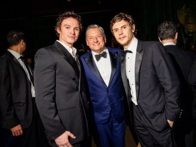 14-09-77th-Emmy-Awards-BTS-03.jpg